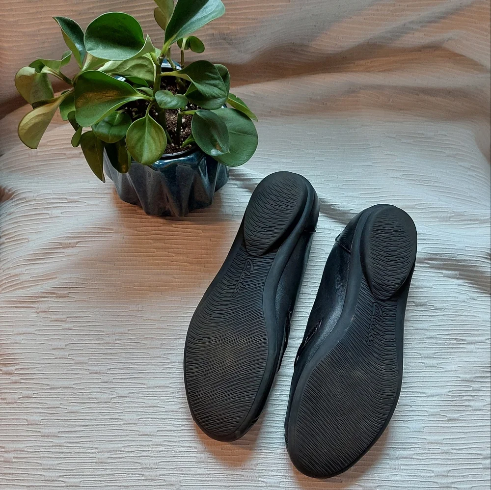 Clarks Black Leather Loafers for Women - Picture 3 of 7